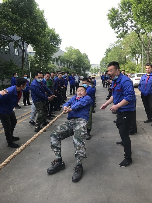 冠亚（中国）官方<head>组织开展“喜迎二十大、建功新时代”职工拔河比赛活动